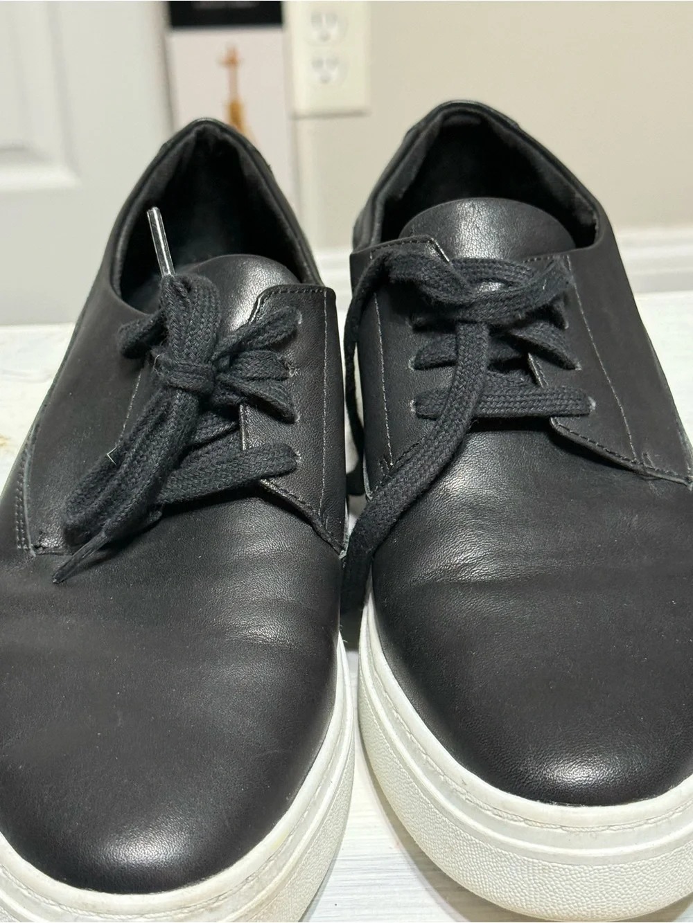 Pretty Eileen Fisher black sneakers size 7